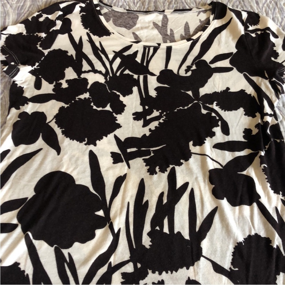 Ann Taylor Black and White Floral Short Sleeve Top
